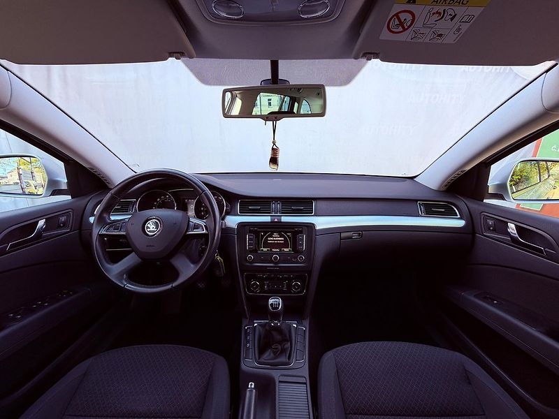 Škoda Superb 2.0 TDi Best of, Navi, 132 tkm - fotka 17 z 29