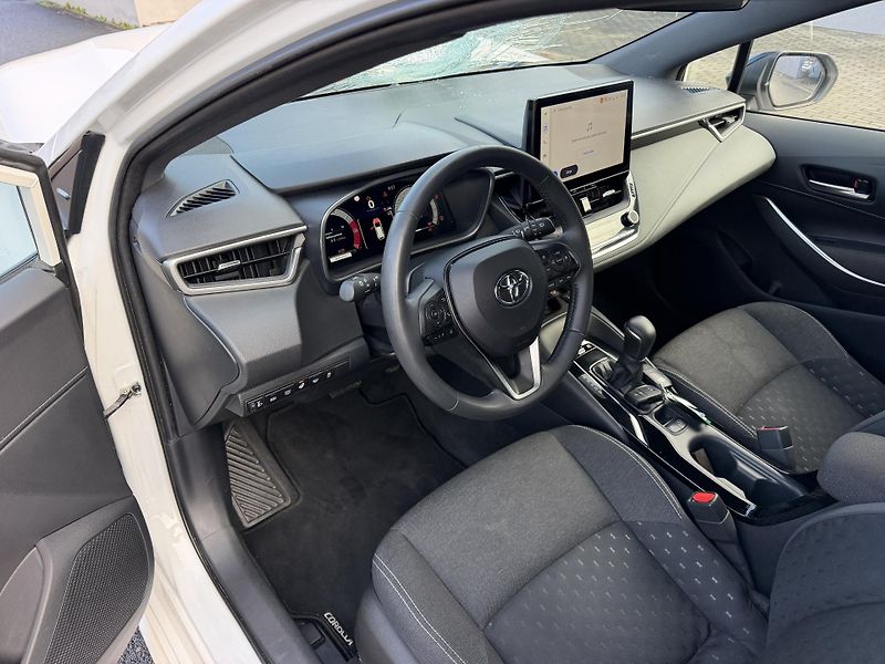 Toyota Corolla Kombi 1,8i hybrid automat  - fotka 11 z 19