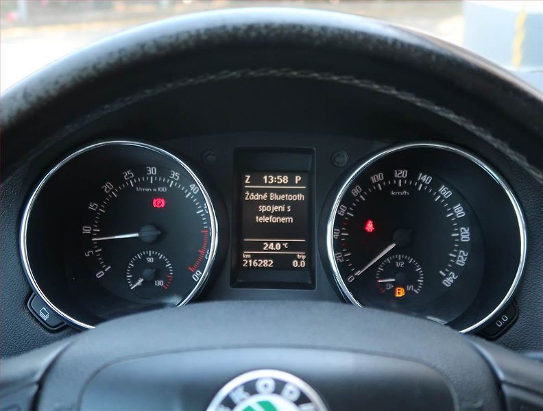 Škoda Yeti (2011) Elegance 2.0 TDI, 4X4 - fotka 11 z 23