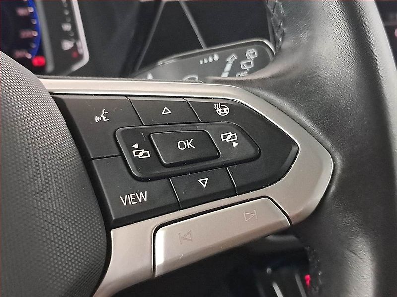 Volkswagen Touran (2023) 2.0 TDI - fotka 17 z 20