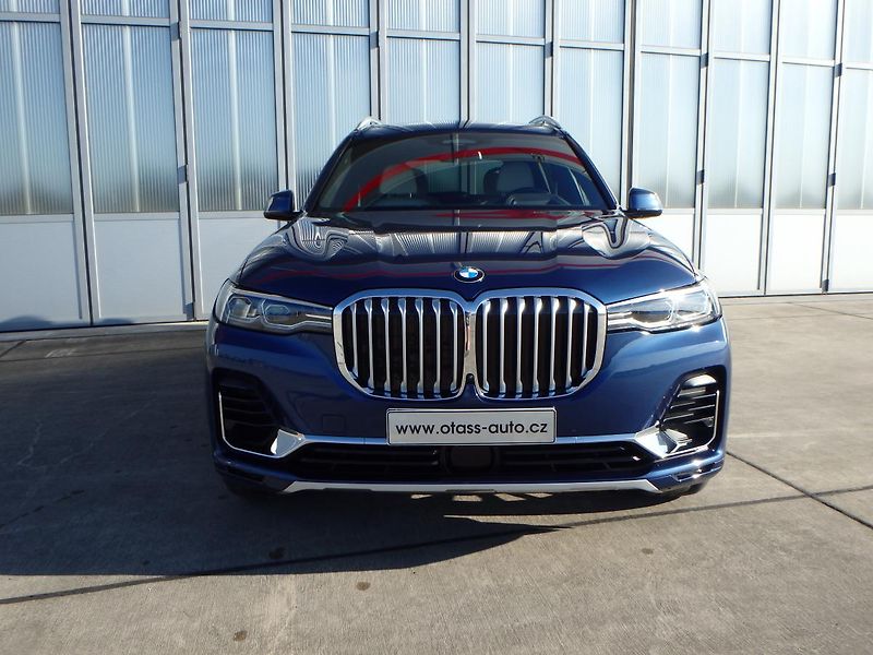 BMW X7 (2022) 4.0 d, INDIVIDUAL - fotka 2 z 26