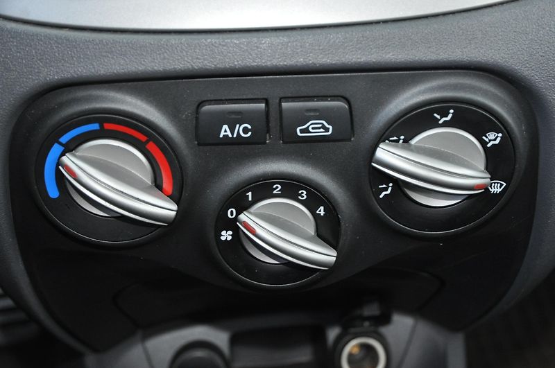 Kia Rio 1.4i 71kW 5dv. - fotka 11 z 13