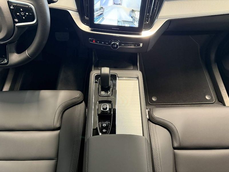 Volvo XC90 (2026) B5 2.0L 250+14 HP AT8 AWD CORE - fotka 14 z 28