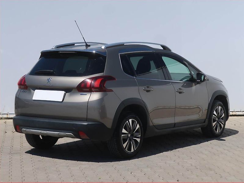 Peugeot 2008 (2017) 1.2 PureTech, Serv.kniha, Navi - fotka 5 z 13