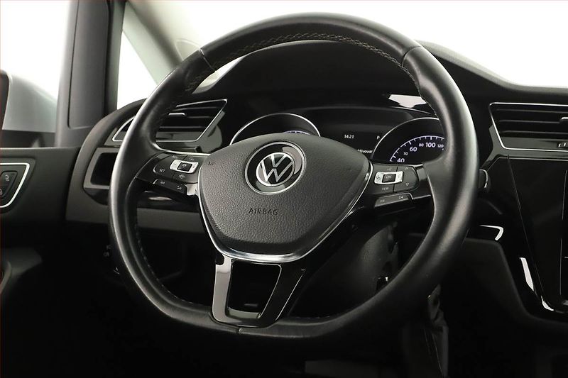 Volkswagen Touran (2020) Highline 2.0 TDI - fotka 16 z 21