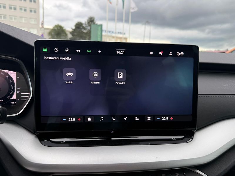 Škoda Octavia Selection 1.5 TSI 110kW Combi - fotka 13 z 25