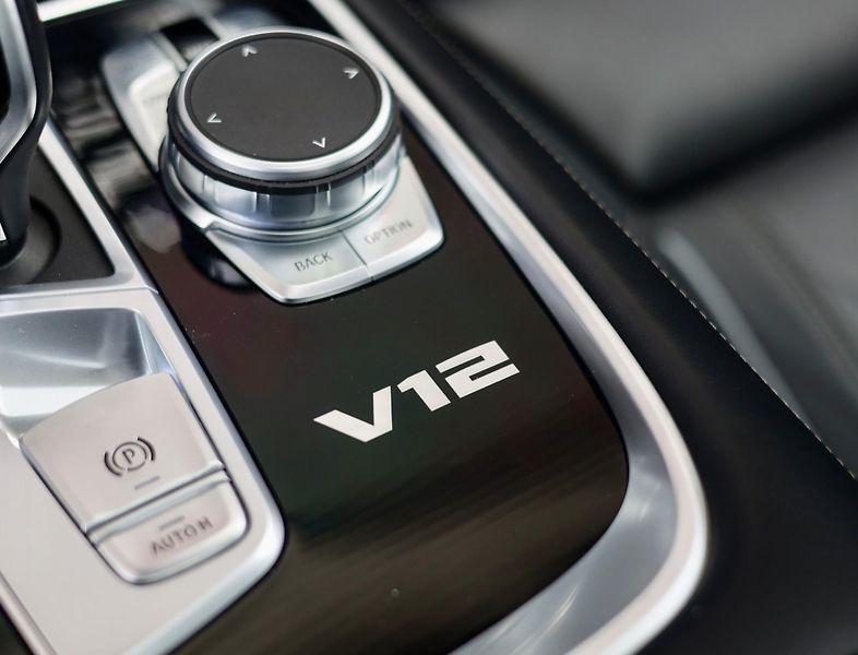 BMW Řada 7 (2019) M760Li xDrive - fotka 20 z 47