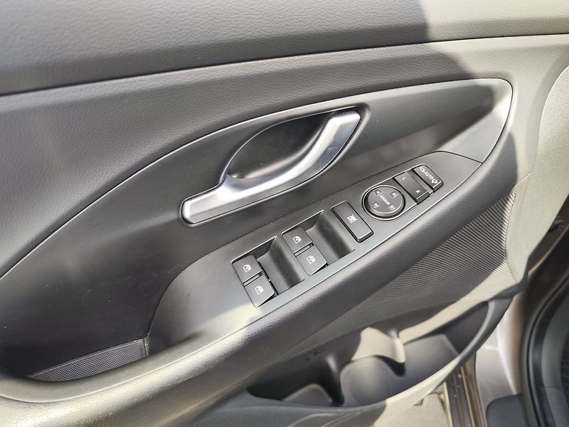 Hyundai i30 1.5 T-GDi/117kW N-Line DCT - fotka 30 z 33