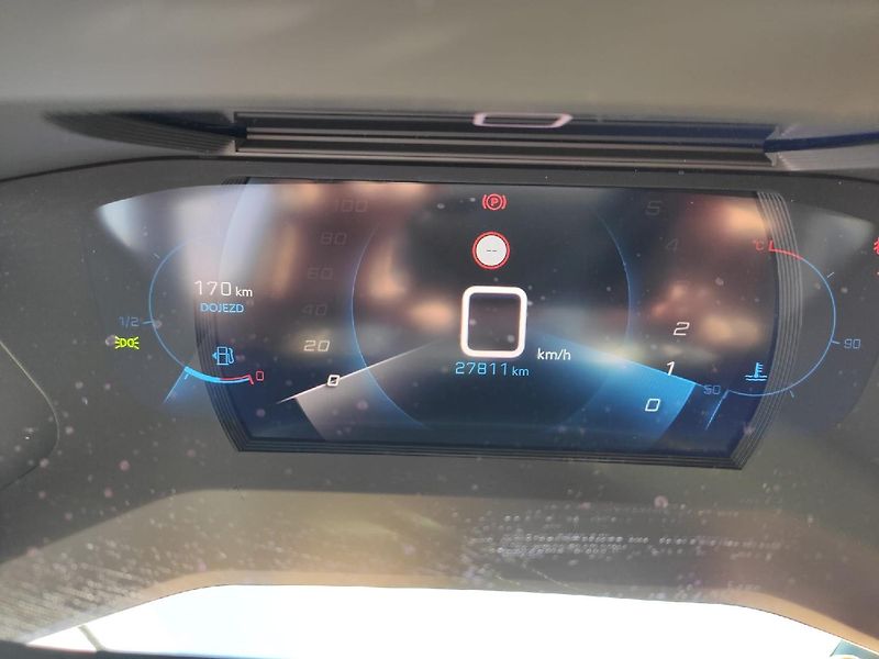 Peugeot 2008 (2020) ALLURE 1.2 100k MAN6 1.majitel - fotka 14 z 31