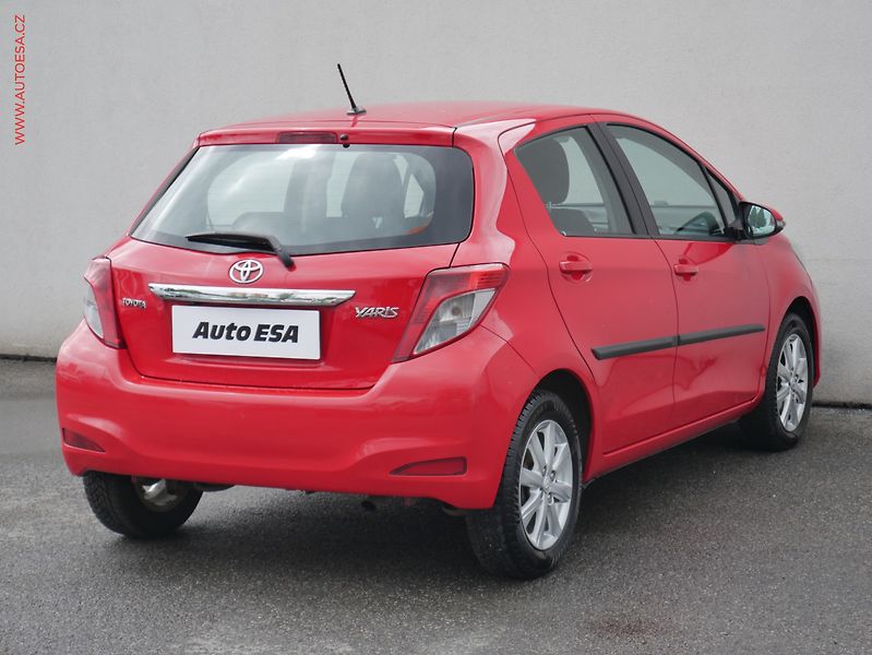 Toyota Yaris (2012) 1.3 VVT-I, ČR, AC, park - fotka 4 z 20