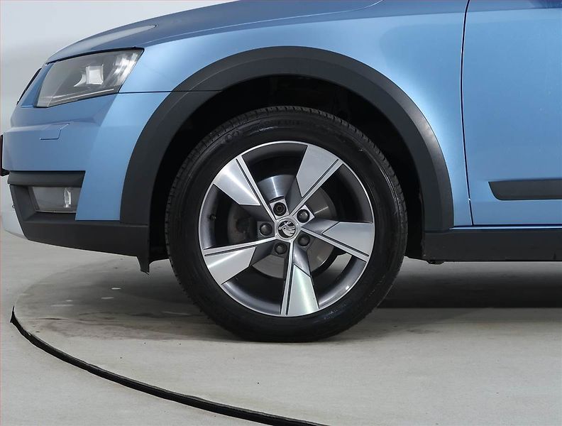Škoda Octavia (2016) Scout 2.0 TDI, 4X4, Bi-Xenony - fotka 14 z 22