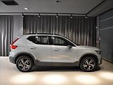 Volvo XC40 2,0 B3 Plus Dark Bezklíč - náhled 2