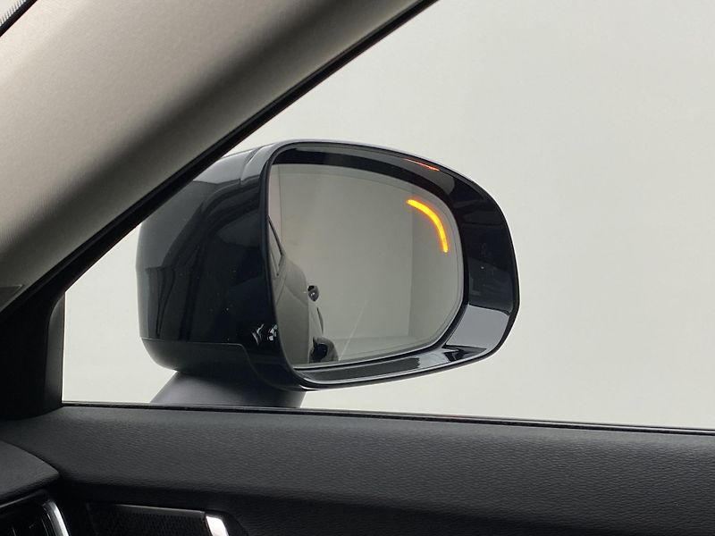 Volvo V90 CC D5 AWD MOMENTUM POLESTAR  - fotka 35 z 46