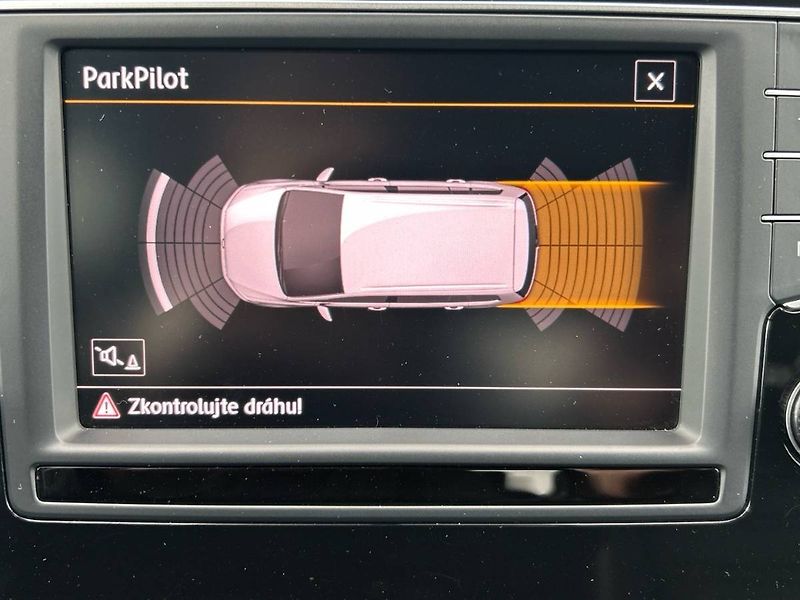 Volkswagen Touran (2016) 1.4 TSI 7DSG Highline - fotka 14 z 33