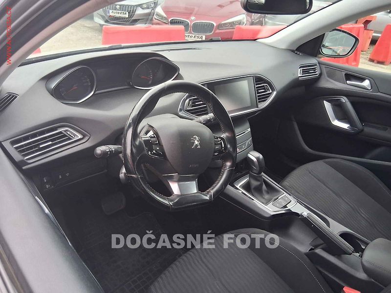 Peugeot 308 (2017) 1.6HDi, 1.maj, AT, park.asist - fotka 3 z 3