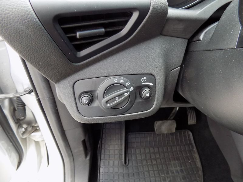 Ford Kuga (2016) 2.0TDCi/Individual/AWD/AT/ - fotka 23 z 44