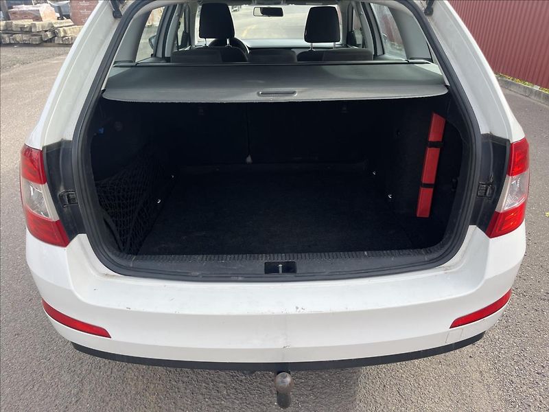 Škoda Octavia 1,6 TDi KLIMA ROZVODY TAŽNÉ - fotka 27 z 30