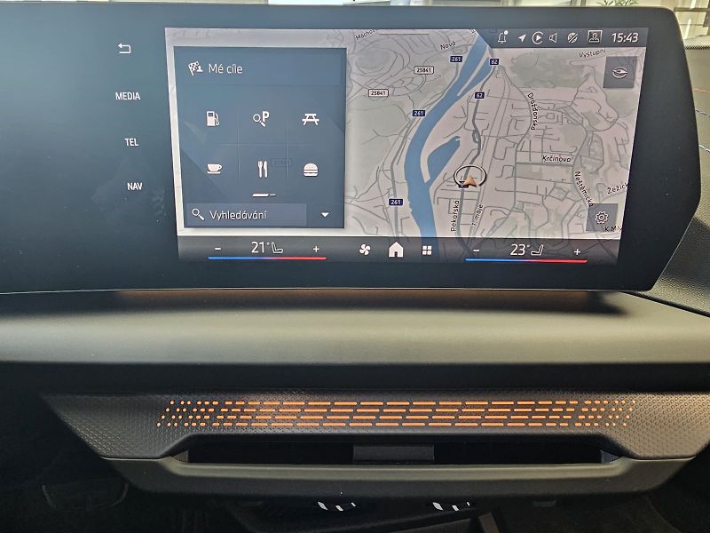 BMW Řada 1 1 Limousine 120 M Sport - fotka 27 z 28