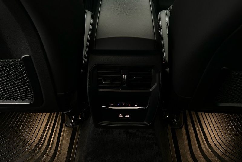 BMW Řada 3 330e xDrive Tažné Sport. sed. - fotka 16 z 23