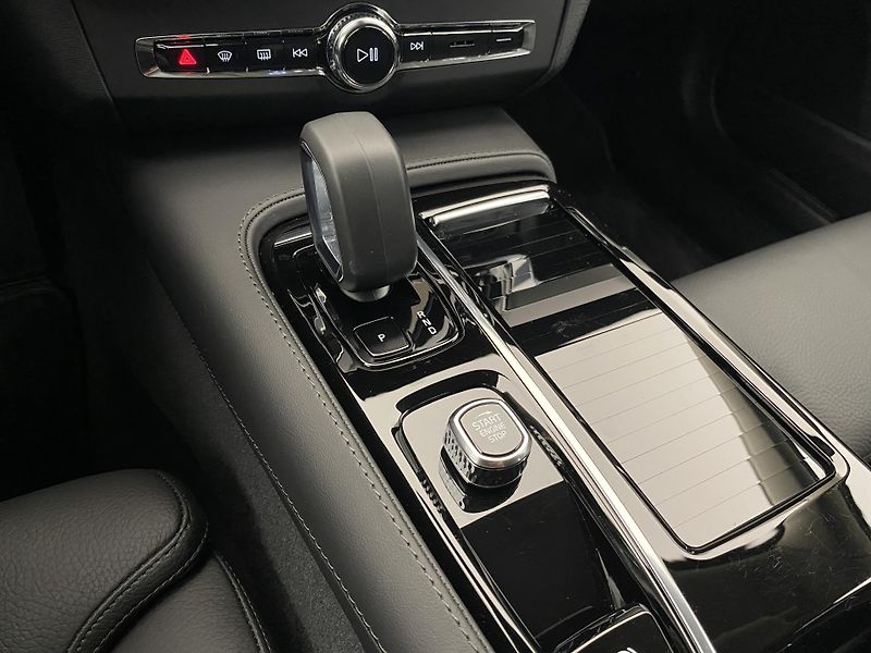 Volvo V90 T6 AWD RECHARGE DARK PLUS - fotka 27 z 58