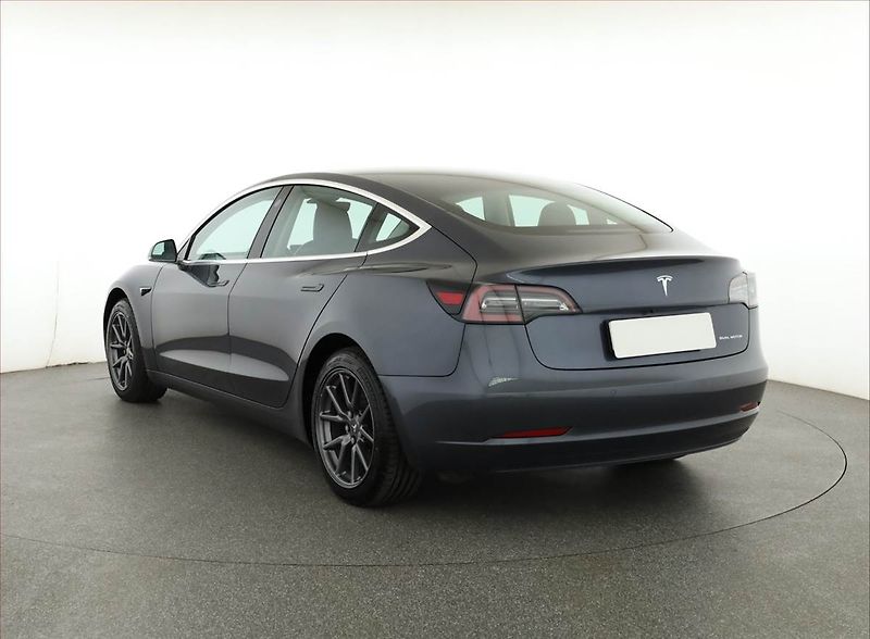 Tesla Model 3 (2019) Long Range 4WD 78kWh, SoH 85% - fotka 4 z 22