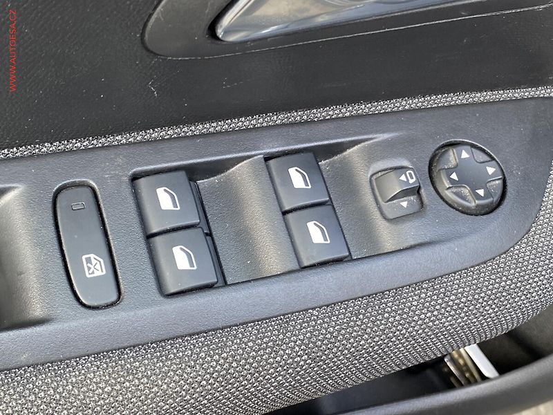 Peugeot 208 (2022) 1.2PT, Style, AT, LED - fotka 13 z 19
