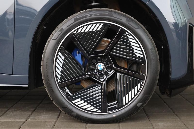 BMW iX3 50 xDrive - fotka 7 z 18