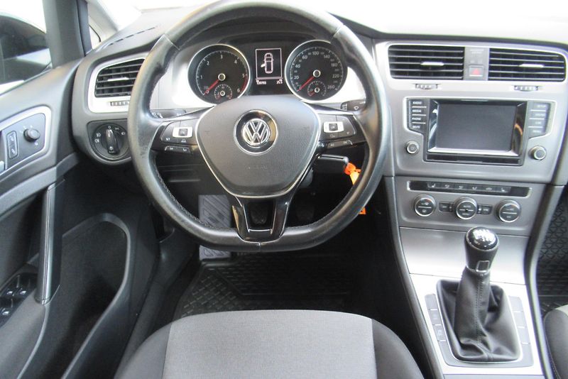 Volkswagen Golf 1.6 TDI 4MOTION AUT. KLIMA - fotka 10 z 21