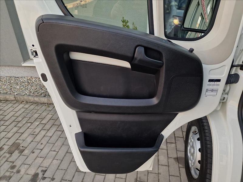 Citroën Jumper 2.2HDI L2H2 6-míst,ČR,1.Maj. - fotka 32 z 45