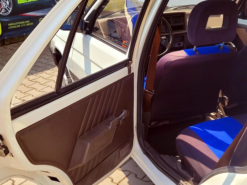 Škoda Favorit 135L,CZ, 1.majitel, GARÁŽOVANÝ - fotka 35 z 50