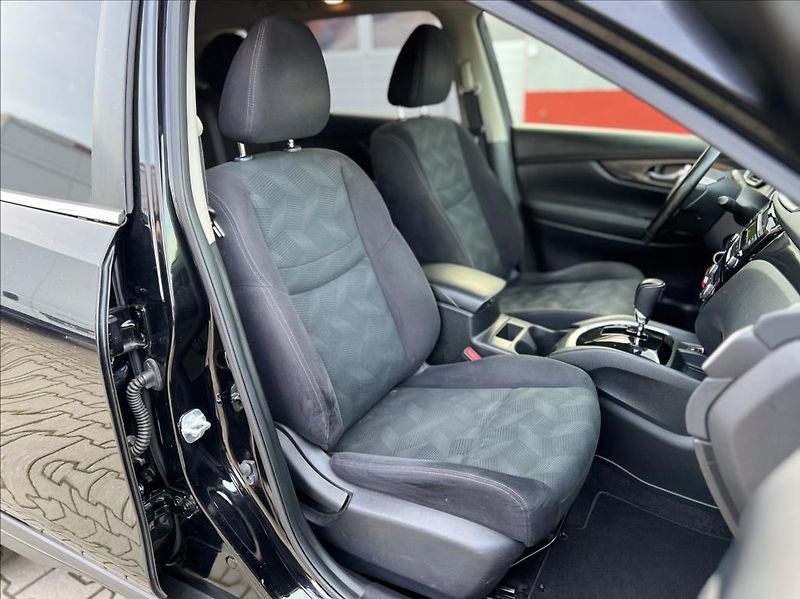Nissan X-Trail 1,6 dCi  7-míst automat - fotka 20 z 38