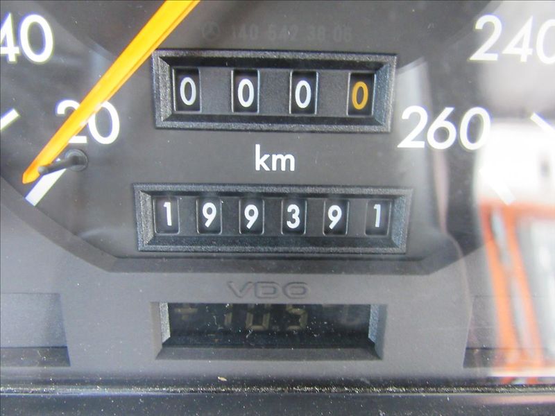 Mercedes-Benz Třídy S 3,2 W140 300 SE 170kW Mamut - fotka 14 z 26