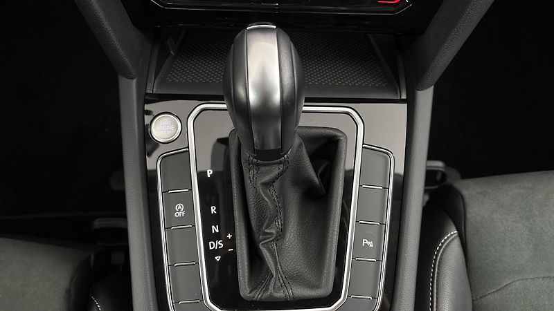Volkswagen Passat 2.0 TDI DSG Elegance Variant - fotka 24 z 27