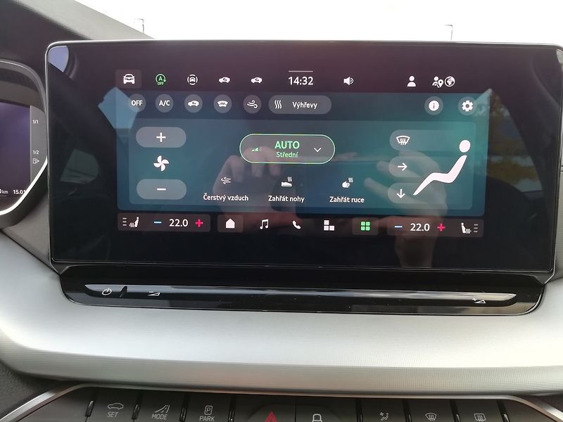 Škoda Octavia Selection 1,5 TSI 85 kW - fotka 14 z 24