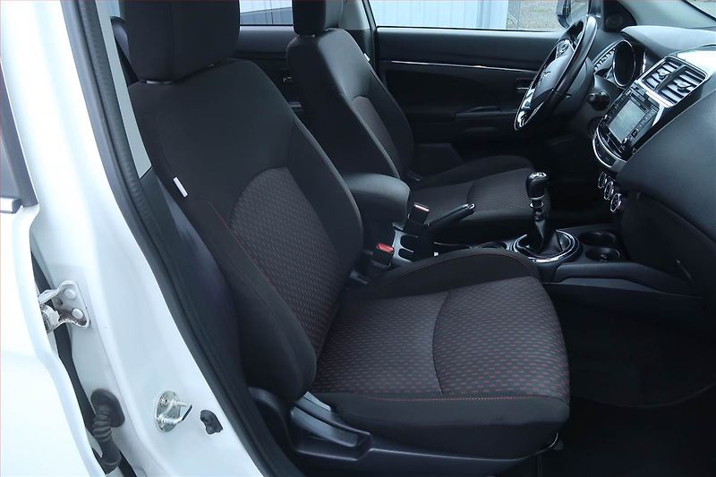Mitsubishi ASX (2017) 1.6 DI-D, Tempomat - fotka 9 z 20