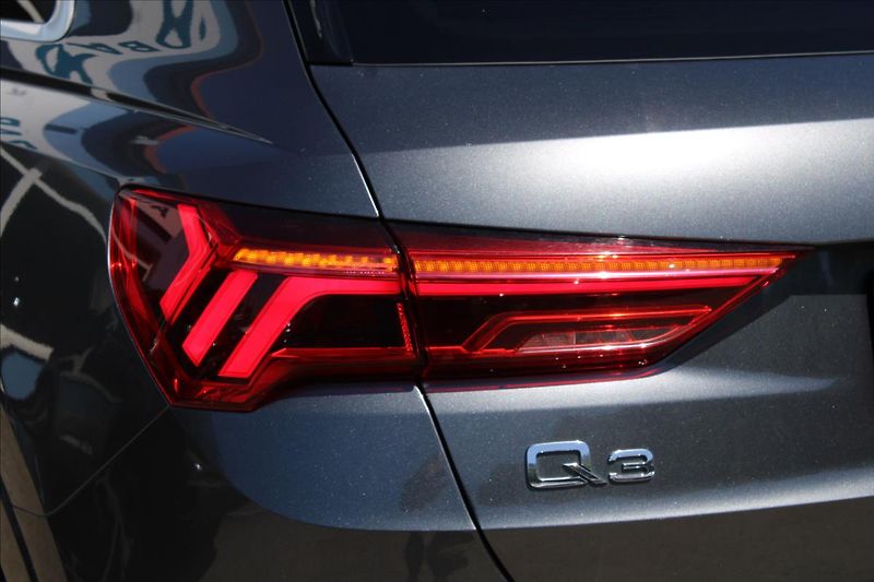 Audi Q3 2,0 TFSI  DPH,A/T,4x4,S-LINE - fotka 35 z 35