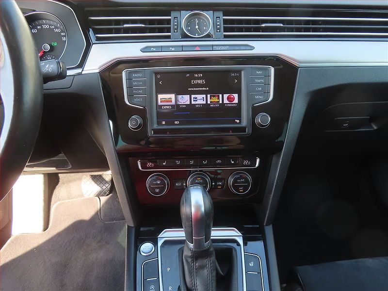 Volkswagen Passat (2017) 2.0 TDI, Automat, Navi - fotka 16 z 22