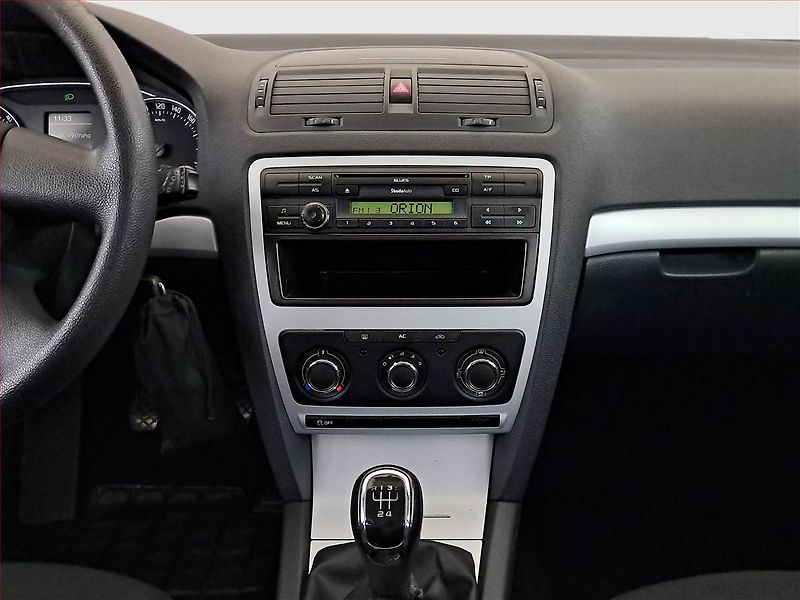 Škoda Octavia (2011) Ambiente 1.6 TDI, nová STK - fotka 12 z 16