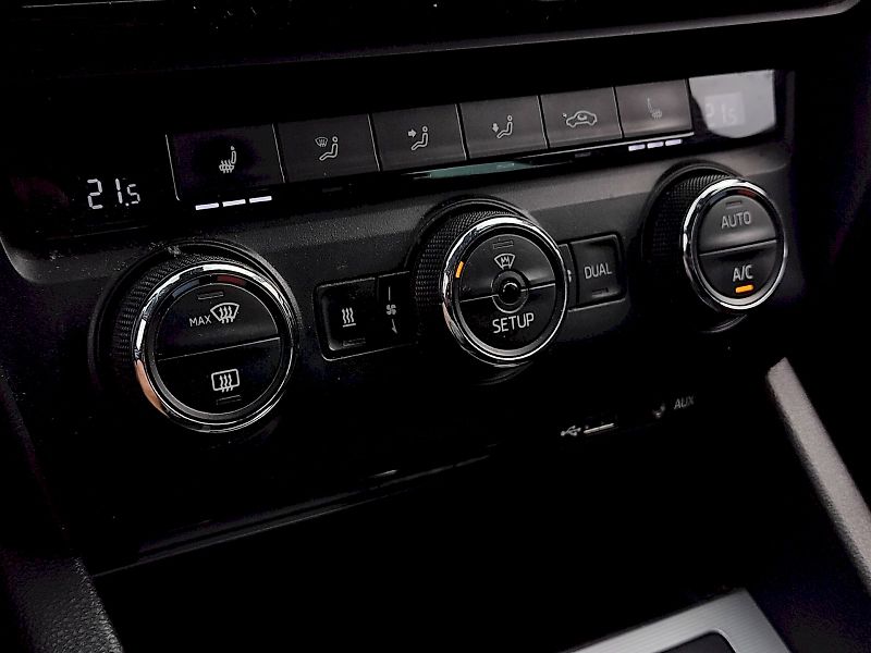 Škoda Octavia (2013) Combi Elegance plus 2,0 Tdi 11 - fotka 20 z 37