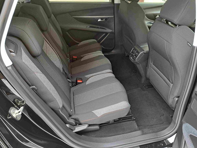 Peugeot 5008 (2020) 1,2 PT EAT8 17ALU PDC NAVI - fotka 10 z 24