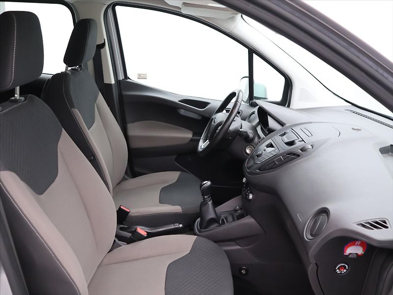 Ford Tourneo Courier 1,0 EB 74kW Titanium CZ 1.Maj. - fotka 12 z 34