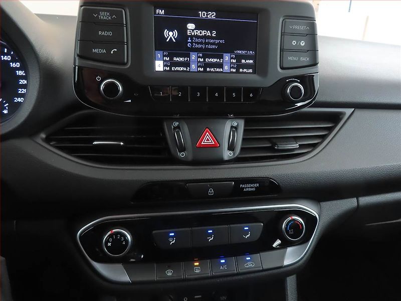 Hyundai i30 (2018) 1.6 CRDi, ČR,1.maj, Tempomat - fotka 12 z 15