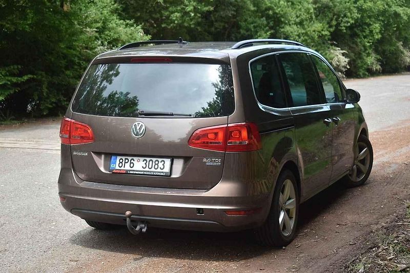 Tento Volkswagen Sharan je deset let starý. Nevypadá na to