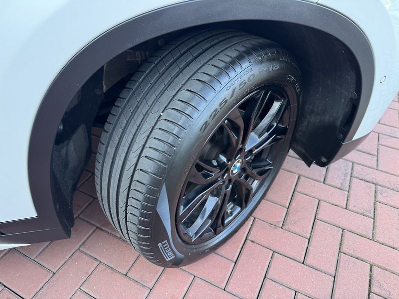 BMW X1 (2020) 2.0d Xdrive Navi 4x4 LED - fotka 48 z 50