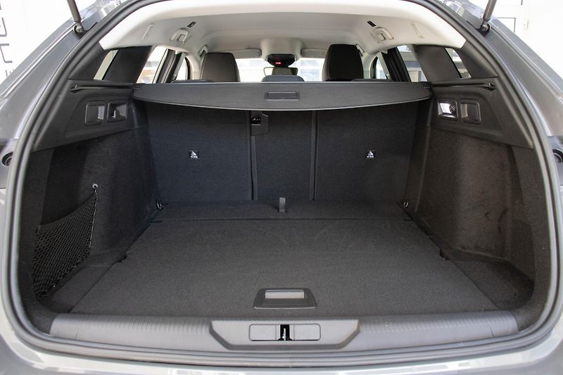 Peugeot 308 SW ALLURE Hybrid 145 e-DCS6 - fotka 7 z 16