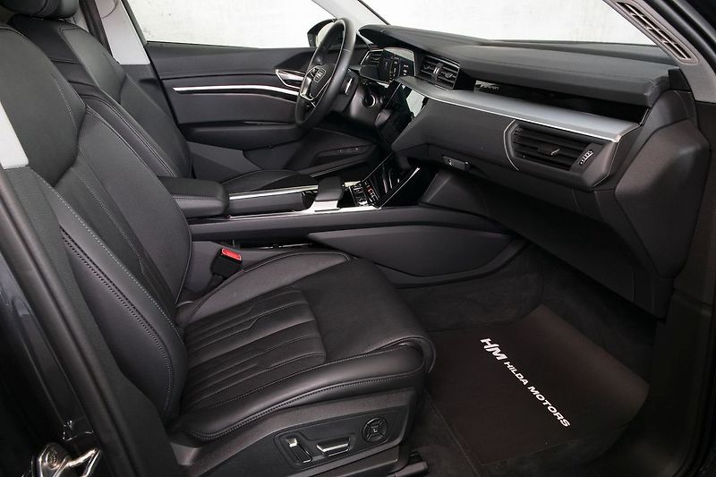 Audi e-tron 55 300kW NightV B&O HUD ZÁRUKA - fotka 16 z 46