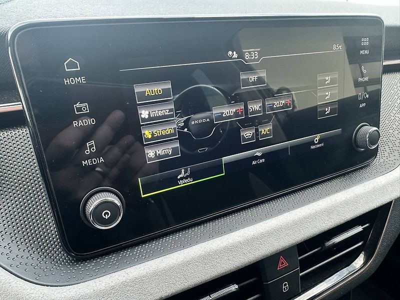 Škoda Scala Top Selection 1,0 TSI 85kW MT6 - fotka 14 z 27