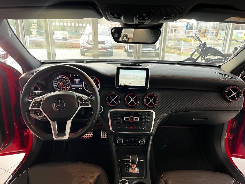Mercedes-Benz Třídy A 45 AMG 4Matic - fotka 11 z 29