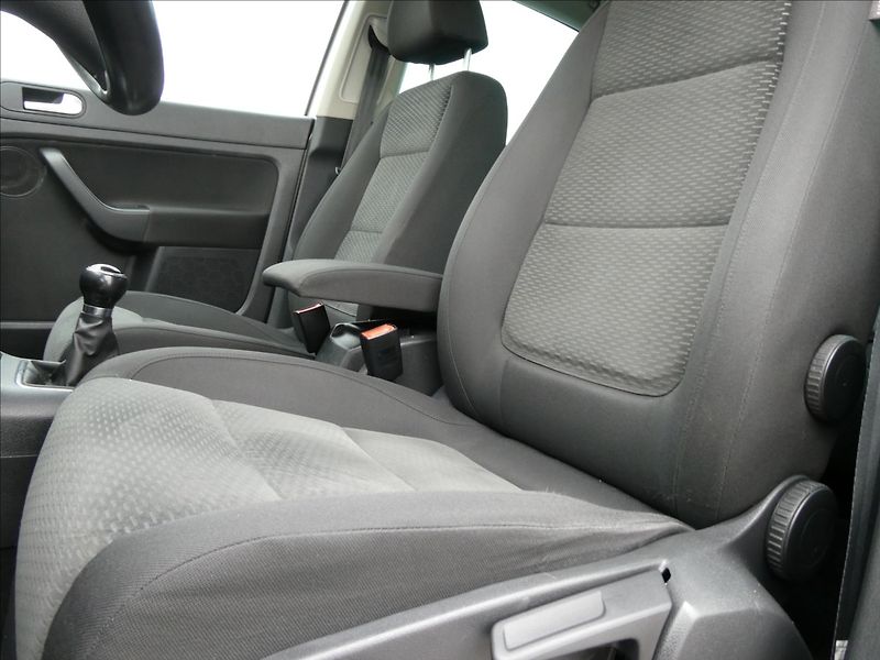 Volkswagen Golf Plus 1,4 TSi 90W digi.klima - fotka 25 z 31
