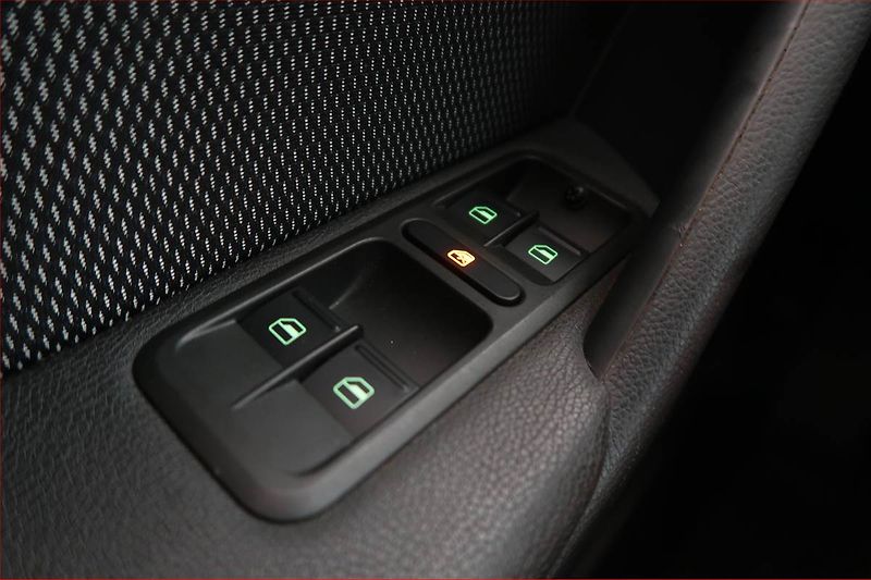 Škoda Yeti (2011) 2.0 TDI, 4X4, Xenony - fotka 16 z 16